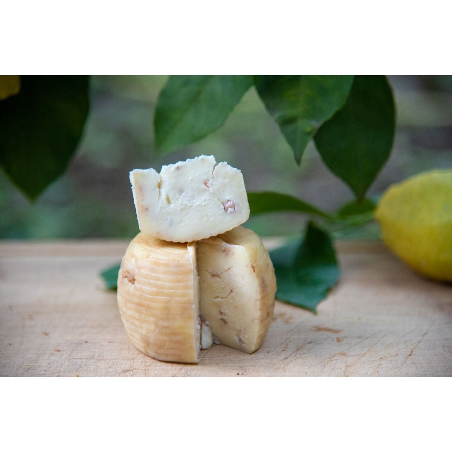 Caciotta Stagionata alle Noci Prodotto In Penisola Sorrentina Conf. da 1 Kg.