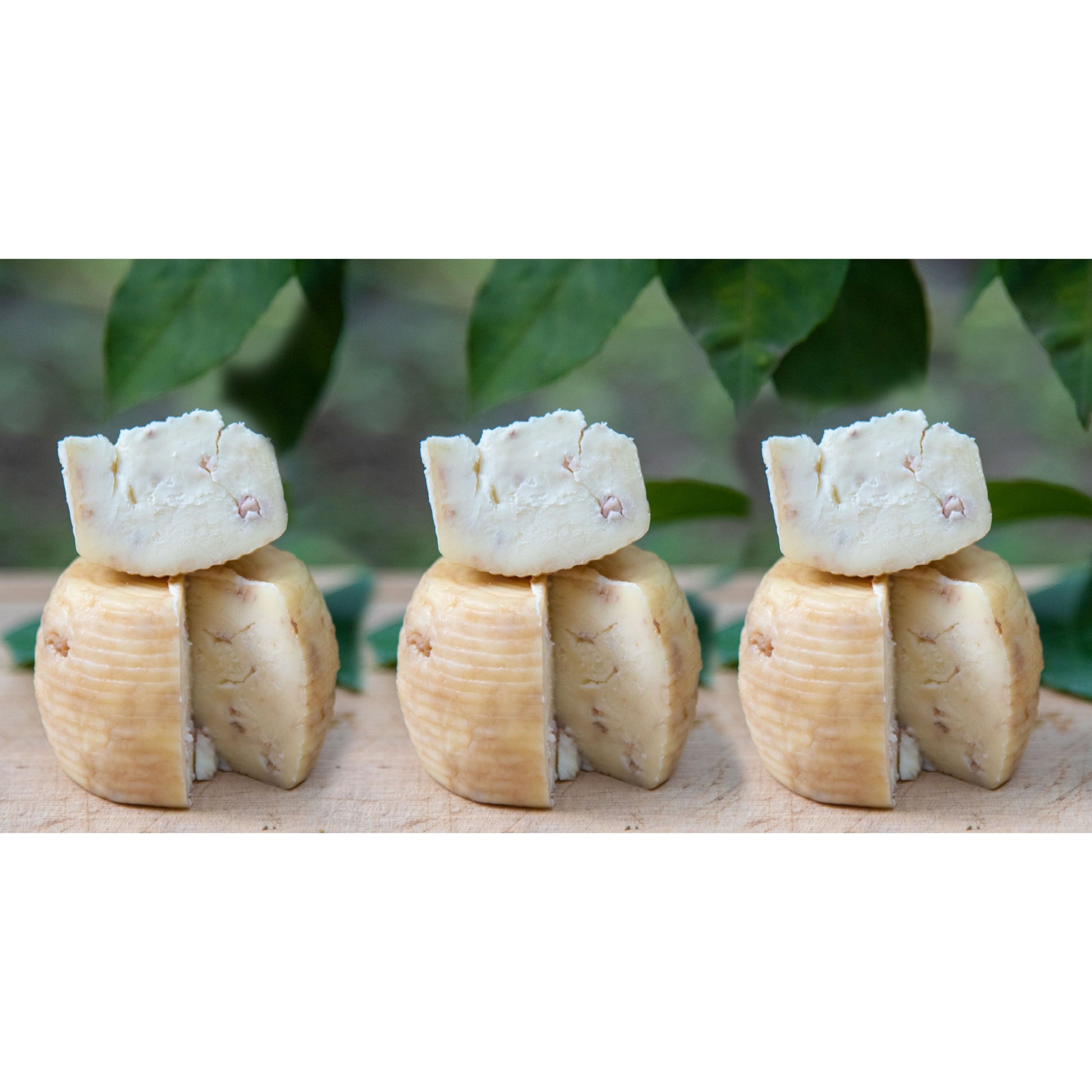 Caciotta Stagionata alle Noci Prodotto In Penisola Sorrentina Conf. da 1 Kg.