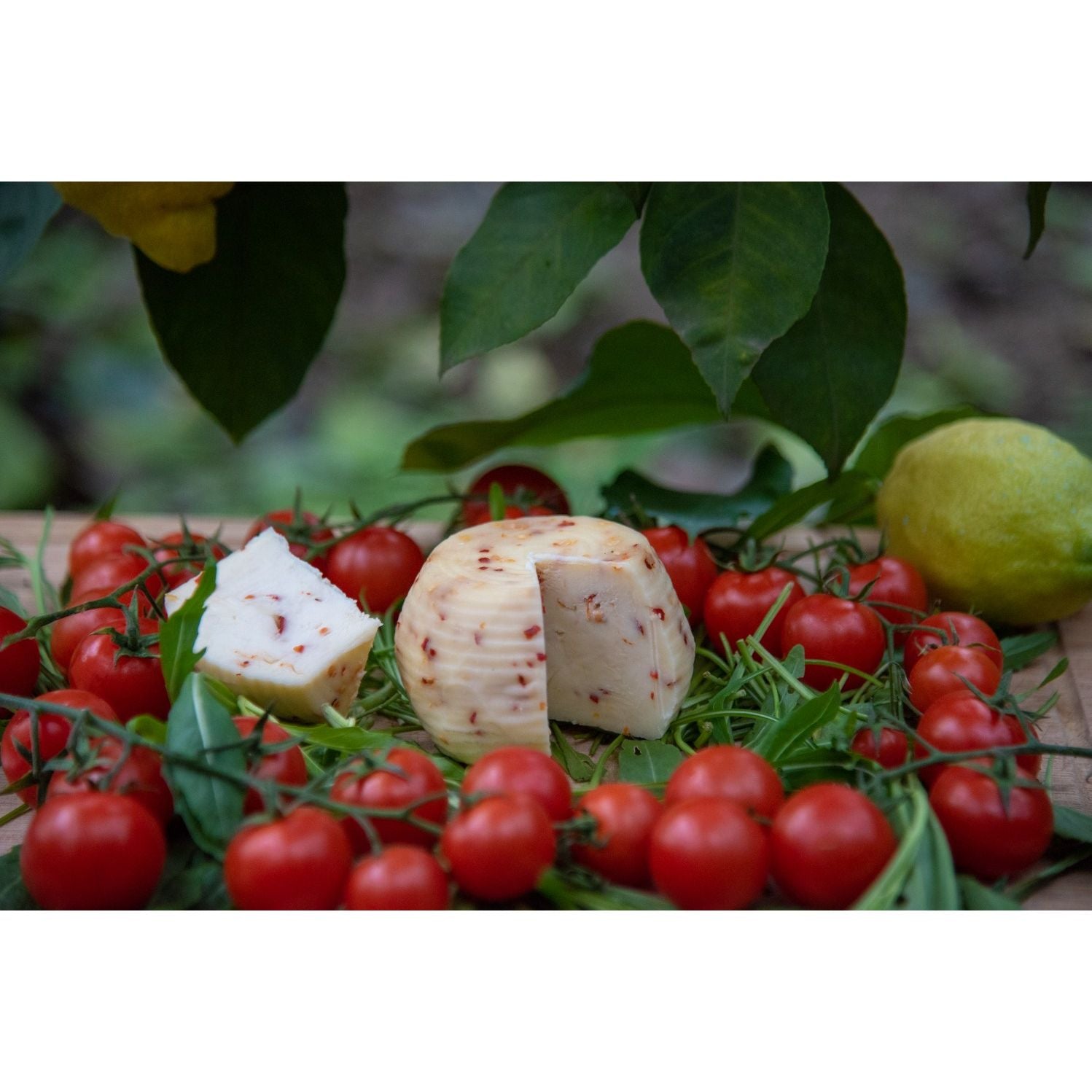 Caciotta Stagionata al Peperoncino Prodotto In Penisola Sorrentina Conf. da 1 Kg.