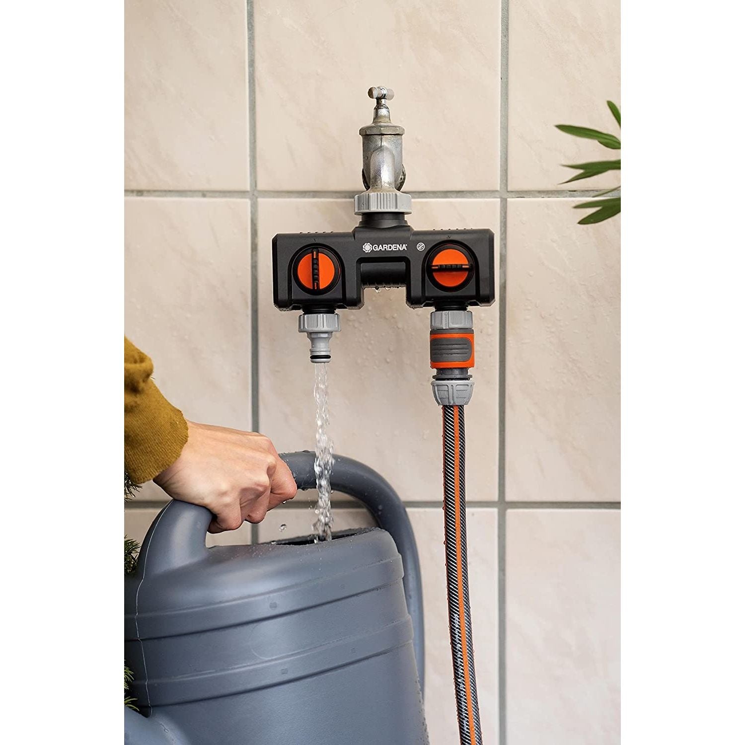 Gardena Distributore D’Acqua A 2 vie Con Possibilità di Collegamento Per 2 Dispositivi Al Rubinetto