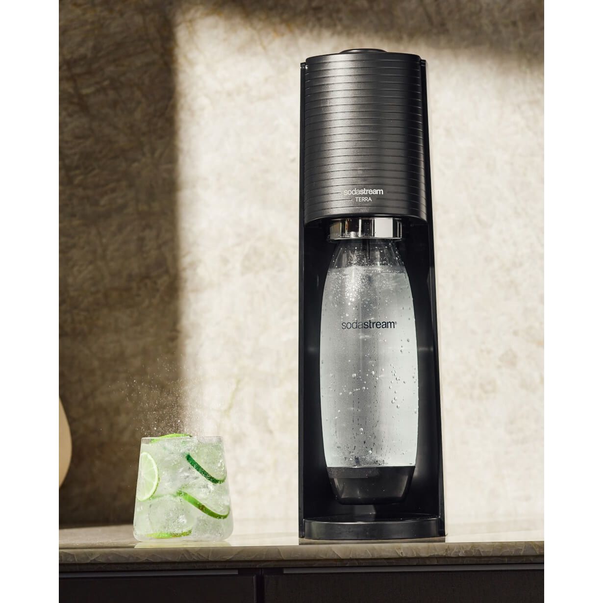 Sodastream Gasatore Terra Con Bottiglia in PET Lavabile In Lavastoviglie E Nuovo Cilindro A Innesto Rapido Cqc
