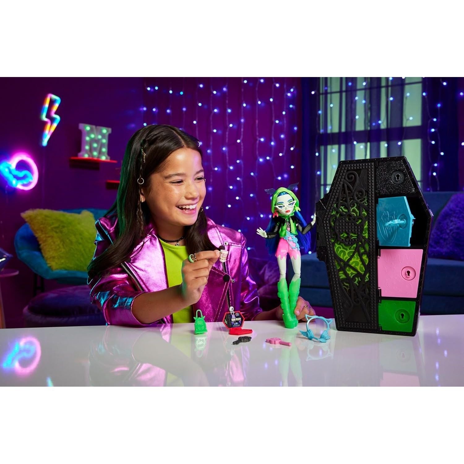 Monster High Segreti da Brivido Neon Frights Ghoulia Yelps, Playset con Bambola