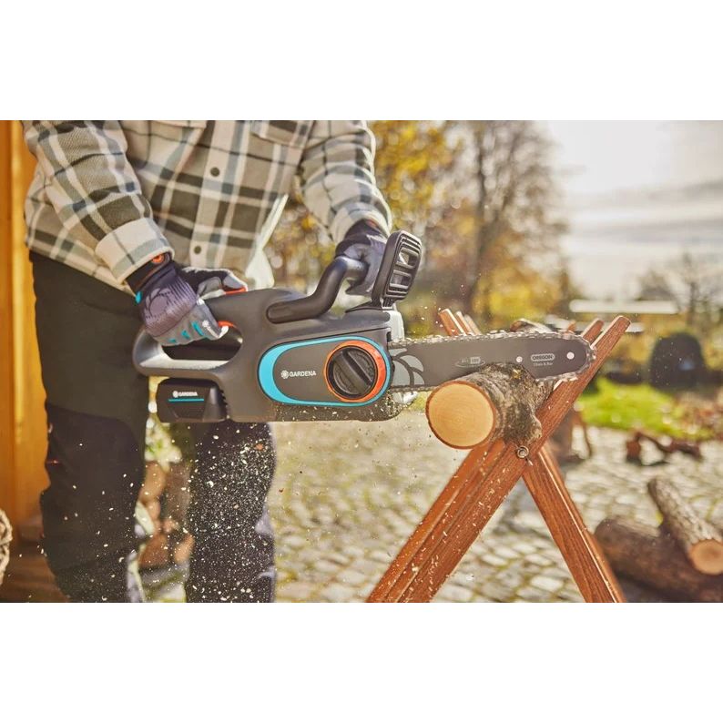 Gardena Elettrosega a Batteria PowerSaw 250/18V, Set Pronto all'Uso, con Batteria P4A