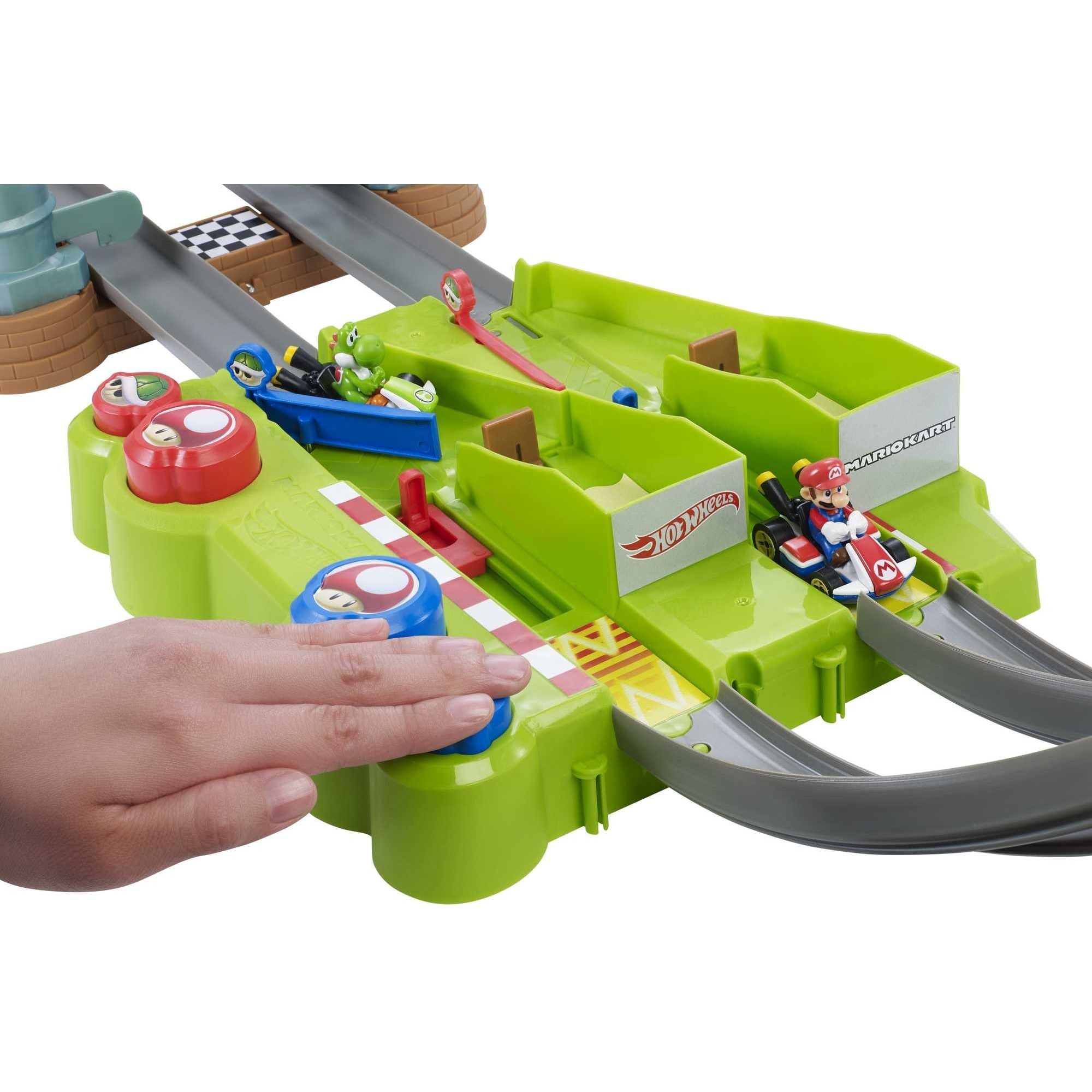 Hot Wheels  Mario Kart Circuit Track Set
