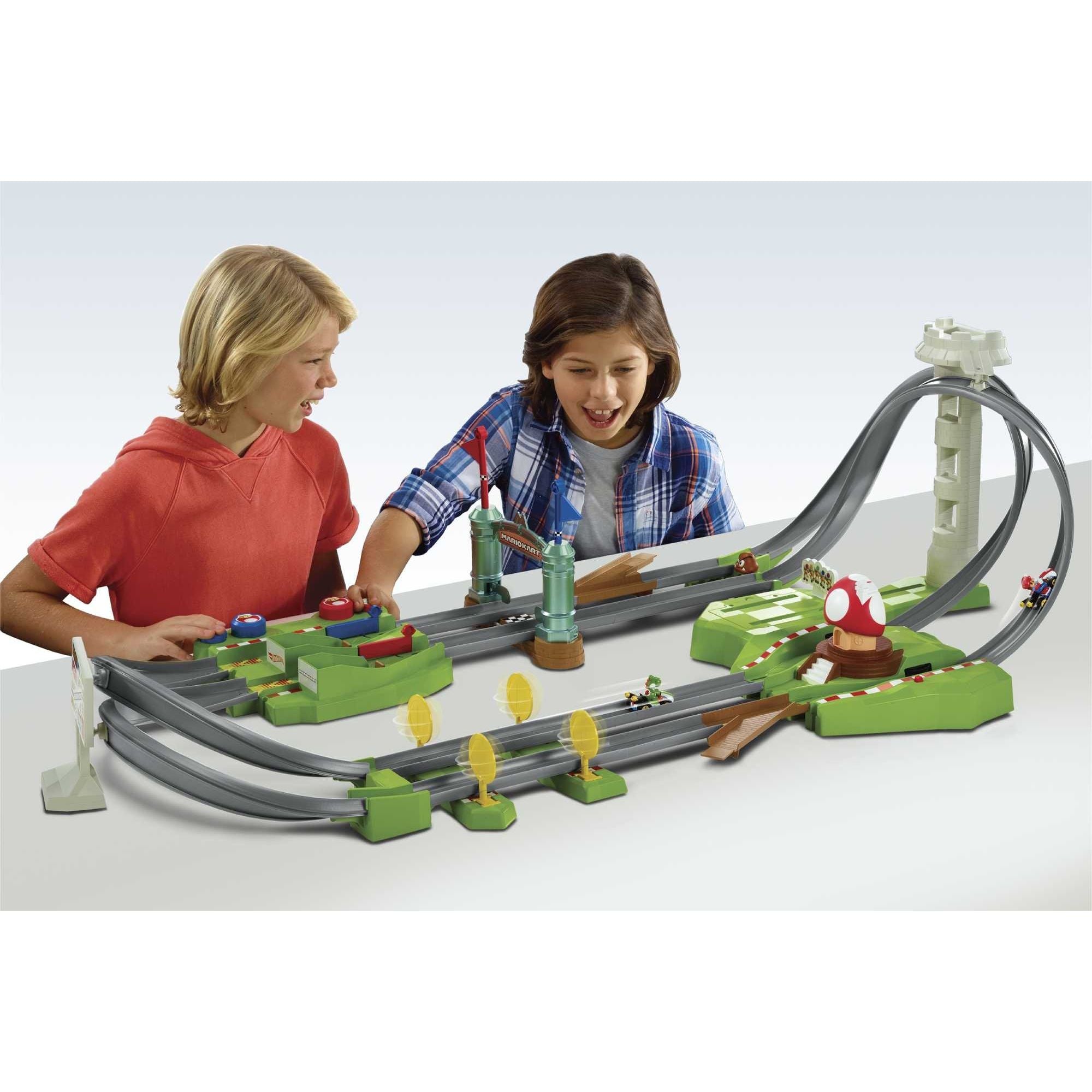 Hot Wheels  Mario Kart Circuit Track Set
