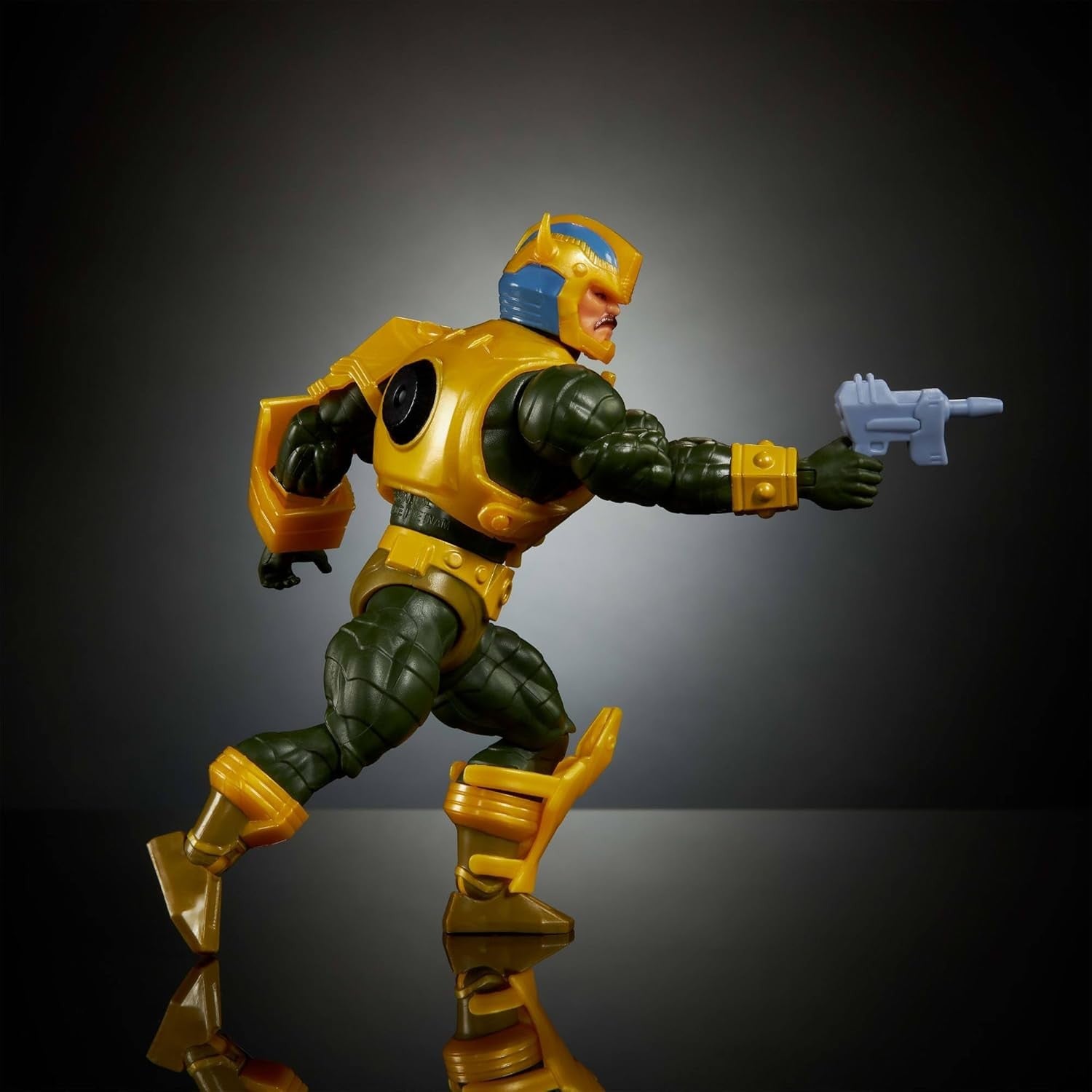 Masters of the Universe X Transformers - Bumblebee Armor Man At Arms