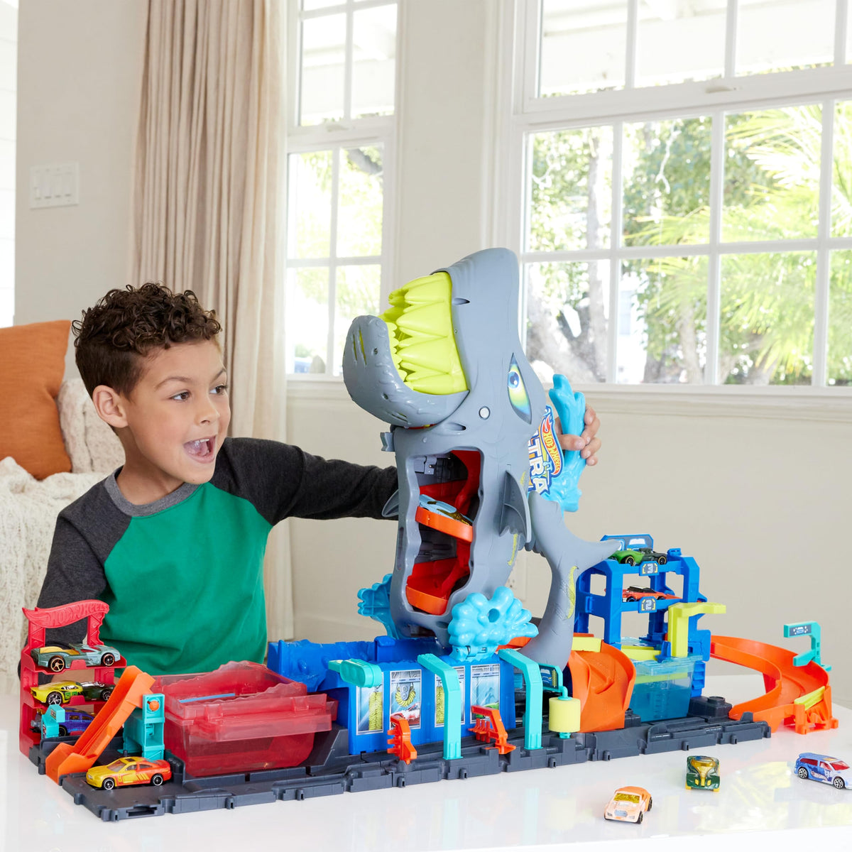 Hot Wheels Autolavaggio Mega Squalo Ultra Shark 2