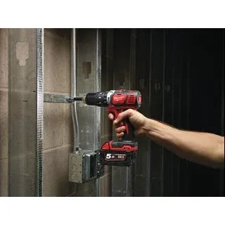 Milwaukee M18 BPD-202C Trapano avvitatore a percussione kit 2 batterie e valigetta