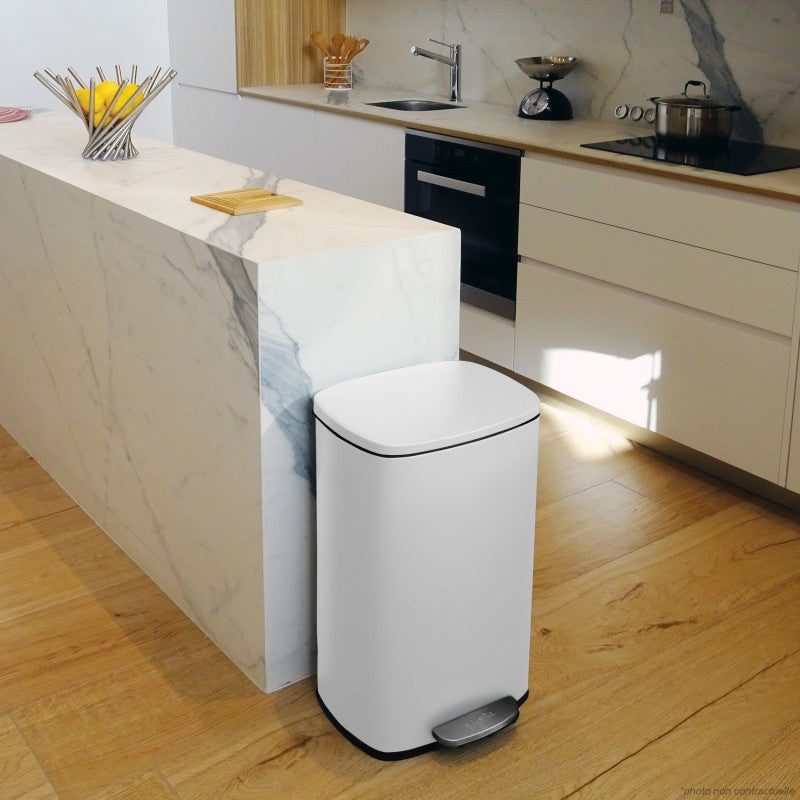 Pattumiera da cucina a pedale AKIRA 30L – Bianco Opaco (Spirella)
